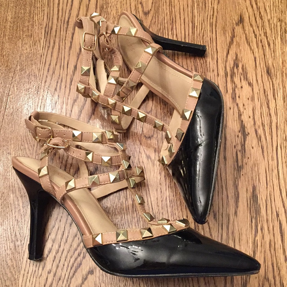 BCBG black beige rockstud strappy heels 7